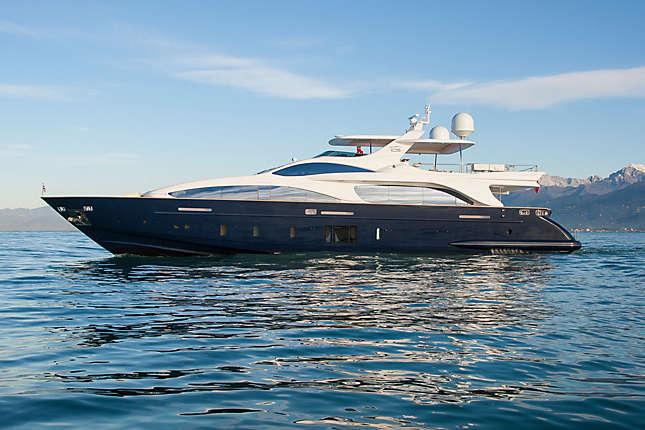 charter lamona yacht 4